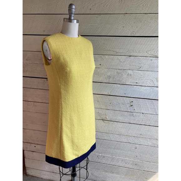 60s yellow sleeveless shift  mod style navy hem - Picture 3 of 7